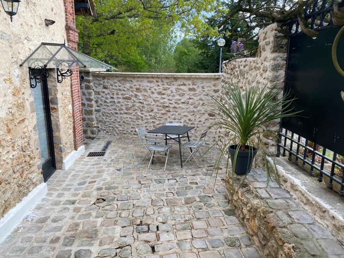 Studio Duplex Avec Spa Et Cour Privee Bonnelles Exterior photo
